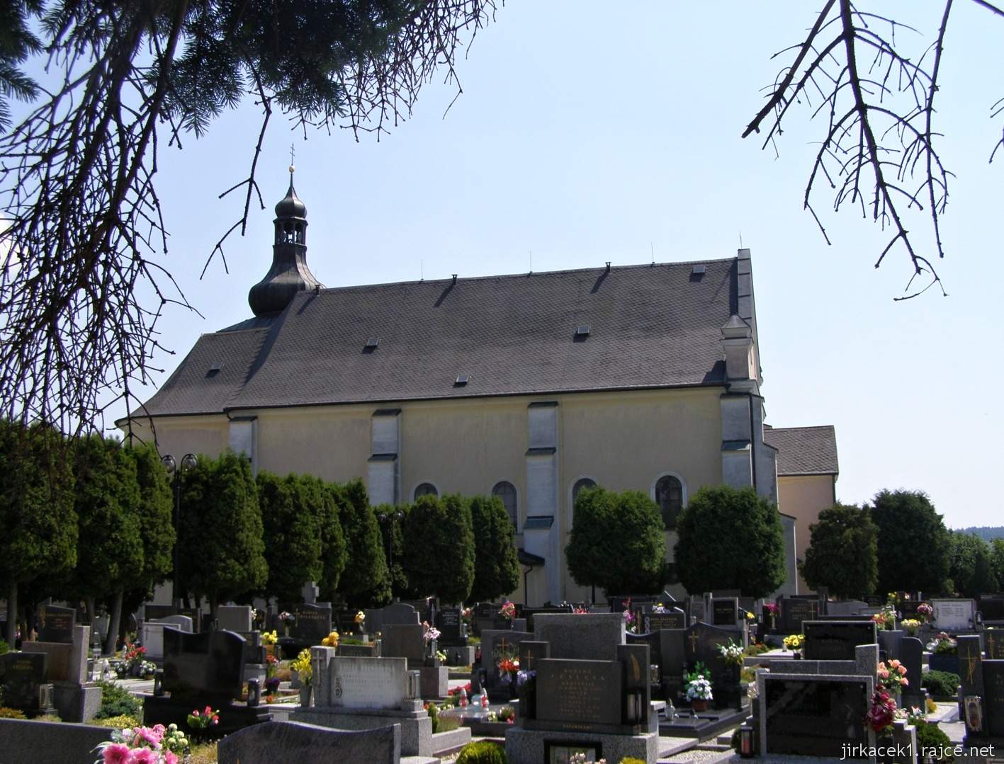 Hať - kostel sv. Matouše 05 - boční pohled