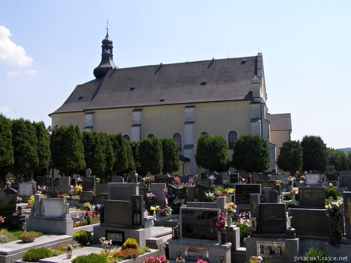 Hať - kostel sv. Matouše 06 - boční pohled