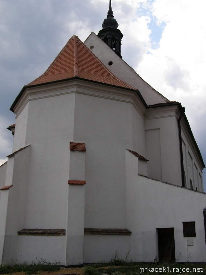 Dolní Kounice - Chrám svaté Barbory (lidově Barborka, dříve kaple svatého Fabiána a Šebestiána) - zadní pohled