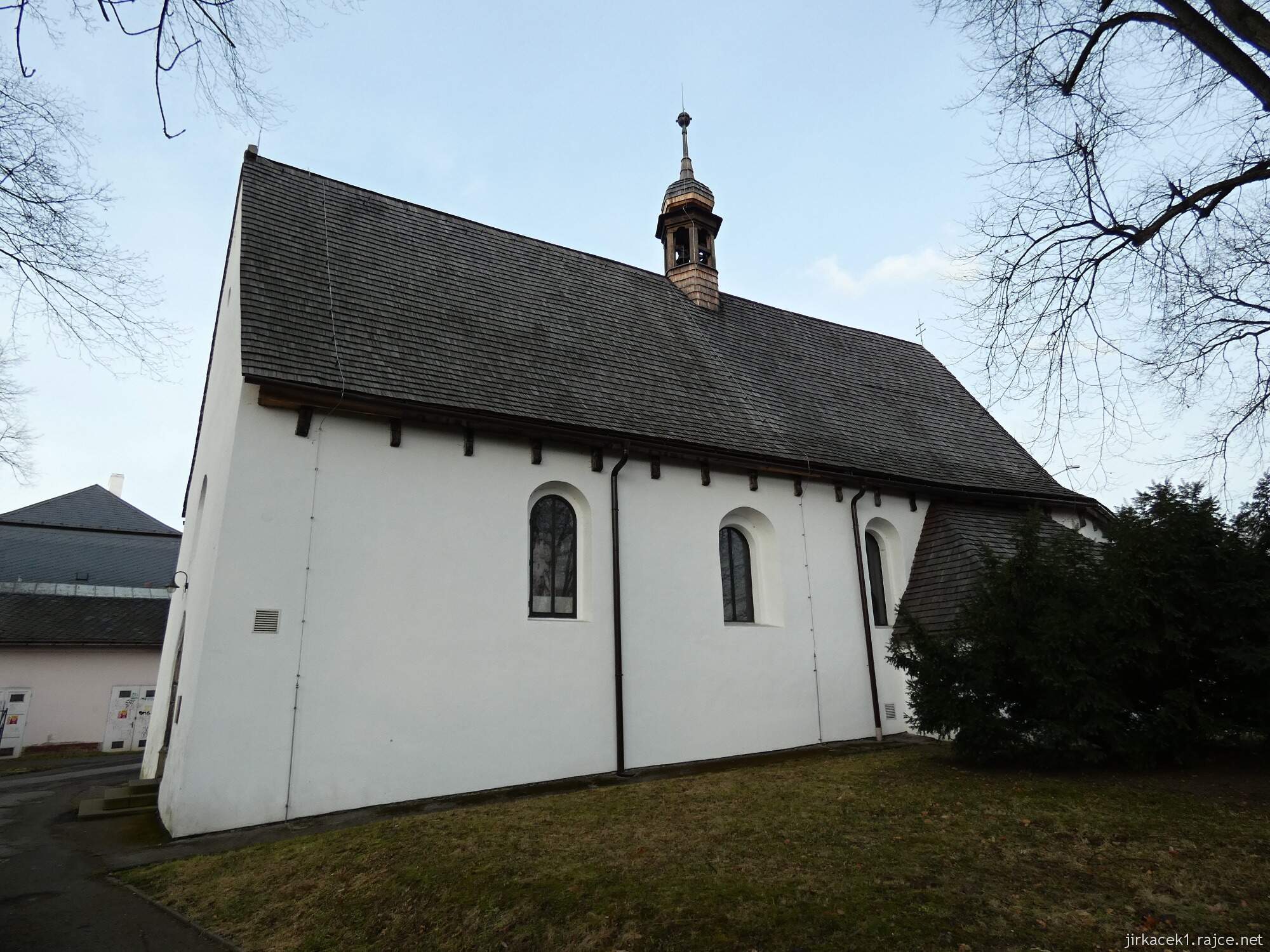 Valašské Meziříčí - kostel sv. Jakuba Většího 08 - boční pohled od bývalého hřbitova