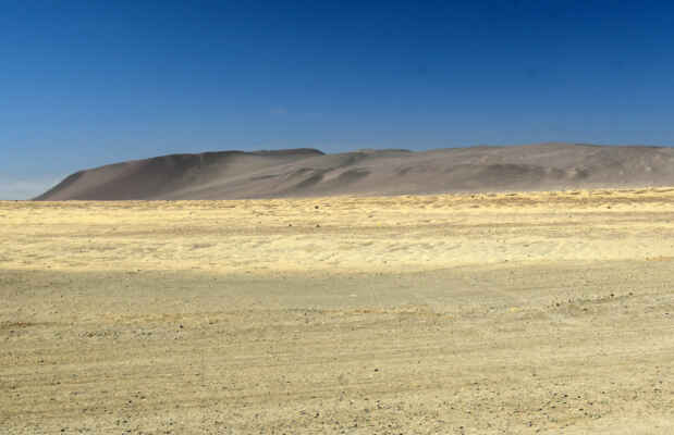 2.den. Paracas - Písečné duny na poloostrově Paracas.