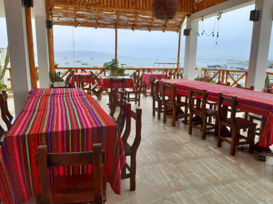 3.den: Ráno na pláži v Paracas - Obešel jsem pobřeží, nafotil co nafotit chtěl a teď si jen počkat na snídani na hotelové terase.