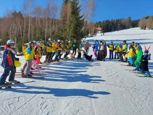 barevne-prazdniny-jarni-prazdniny-krkonose-harrachov-2022